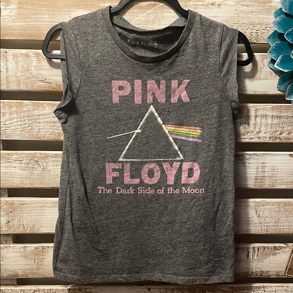 🔥🔥 (3/$20) 
Pink Floyd Gray Sleeveless Tee Size XS